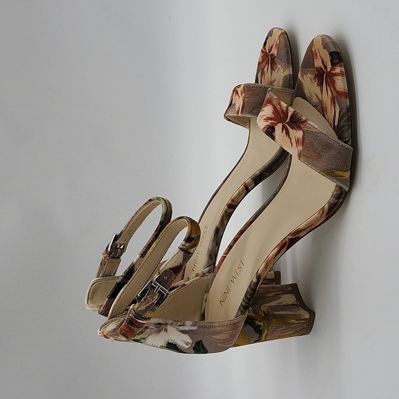 814- Nine West Pruce Block Heel Sandals Taupe Floral Size 8.5 M NWT - Picture 2 of 11